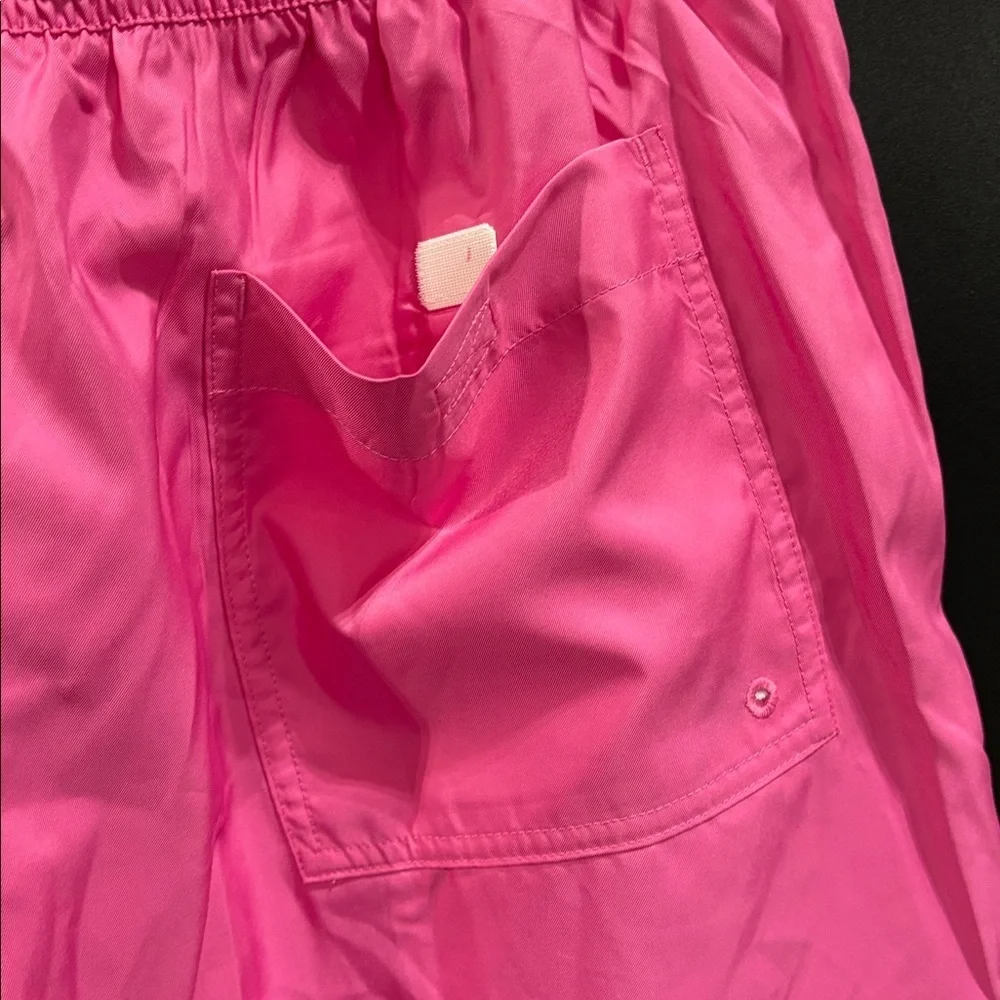 Nike Standard Fit,Above Knee length,elastic waist drawcord,hip,back pockets